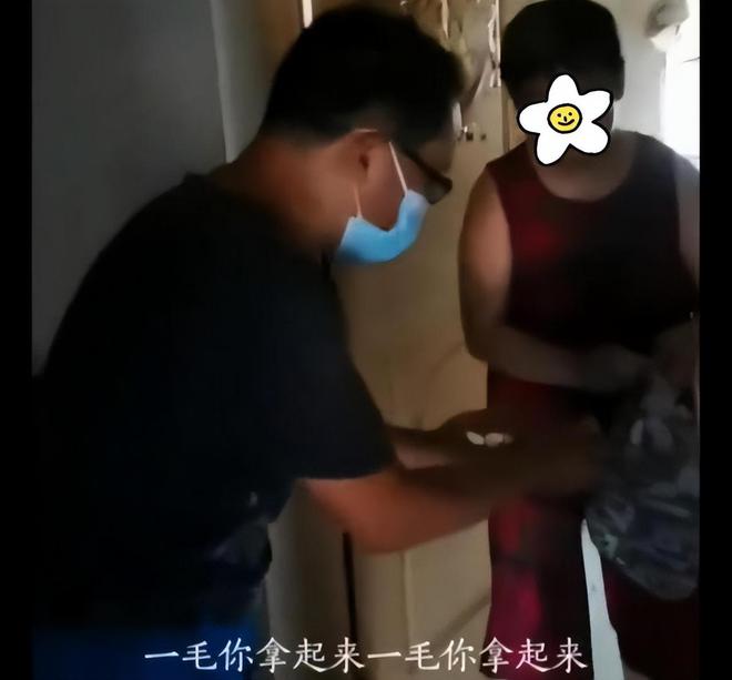 两个师傅上门修空调修完之后大妈掏出6块2毛钱还说只有这么多(图4)