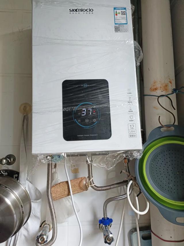 用了近10年的热水器坏了杭州阿姨网上搜索“首位”的维修师傅上门2680元换了一台“帅康”后崩溃……(图2)