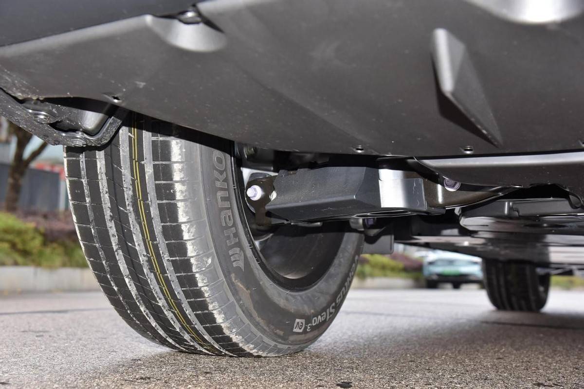 合资中型SUV降至1498万起入门续航615km配双叉臂丰田出品(图10)