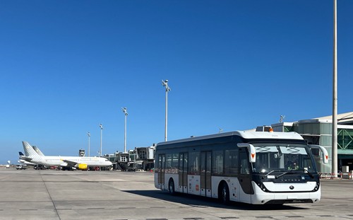 国产机场摆渡车：从跟跑并跑到实现全球领先(图2)