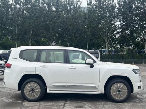 23款酷路泽LC300天津港现车价格67万(图6)