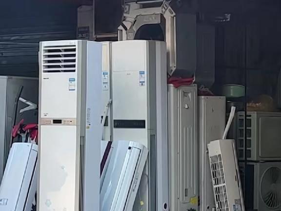央视曝光二手空调用致癌药水翻新二手回收市场亟待整顿！(图2)