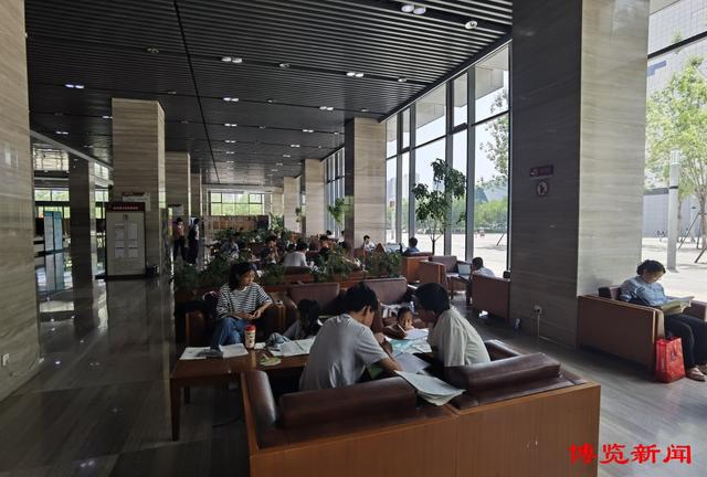 市图书馆空调故障难挡淄博市民读书热情(图2)