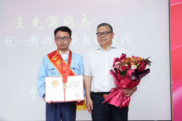 培养产业高技能人才建设大国工匠队伍大金空调劳模创新工作室正式授牌(图2)