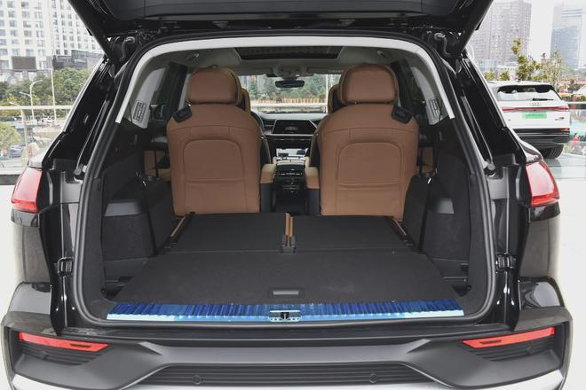 家用豪华SUV奥迪Q6、奥迪Q7谁更值得买？(图5)