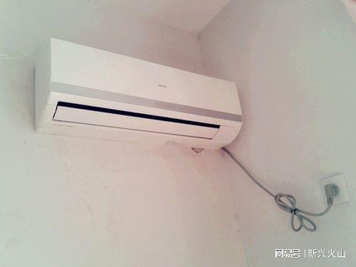 上海两维修工上门修空调修完后大妈拿出6元：我只有这点钱(图1)