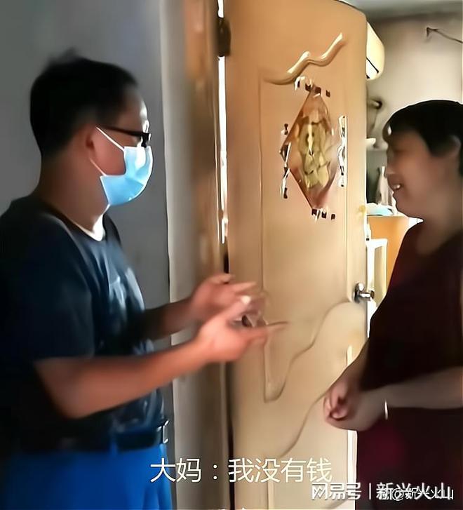 上海两维修工上门修空调修完后大妈拿出6元：我只有这点钱(图3)