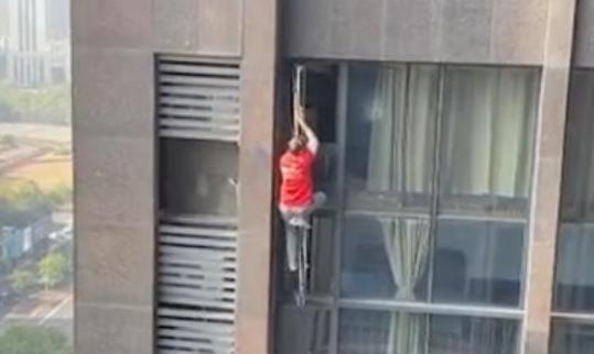 揪心！浙江杭州发生一件事行为十分危险令人心惊肉跳(图3)