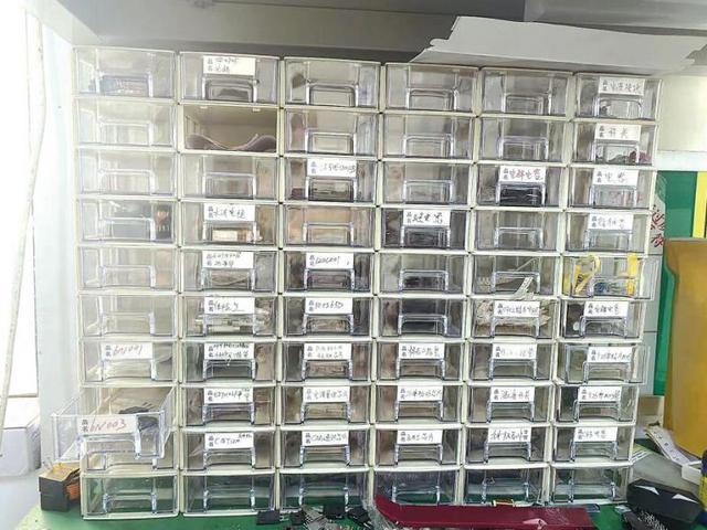 修手机的师傅转行修新能源汽车(图2)