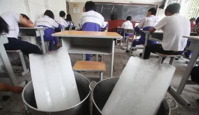 网友吐槽：很多学校有钱把厕所修了又修为什么没钱给教室装空调(图2)