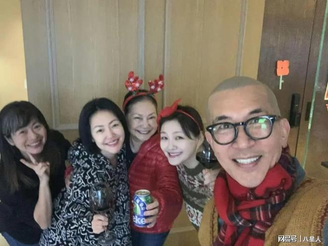 大S一家台北过圣诞!小S穿棉衣老公戴围巾被嘲连空调都舍不得开(图7)
