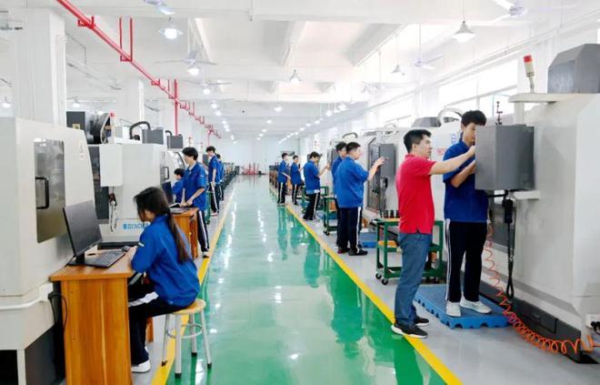 深圳宝山技工学校：技能与文化的双重滋养点亮未来之路(图1)