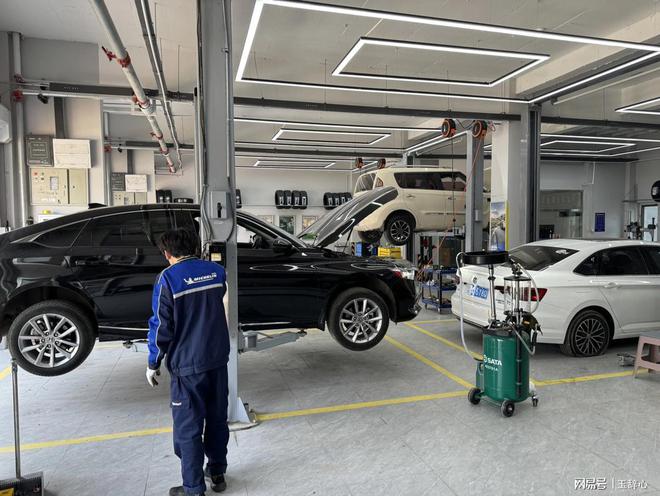 在新能源汽车销量一路飙升的同时最先受到冲击的居然是汽修行业