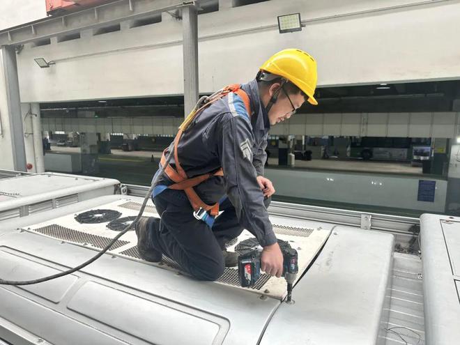 天气逐步变热但您一定能坐上凉爽的公交车原因是……