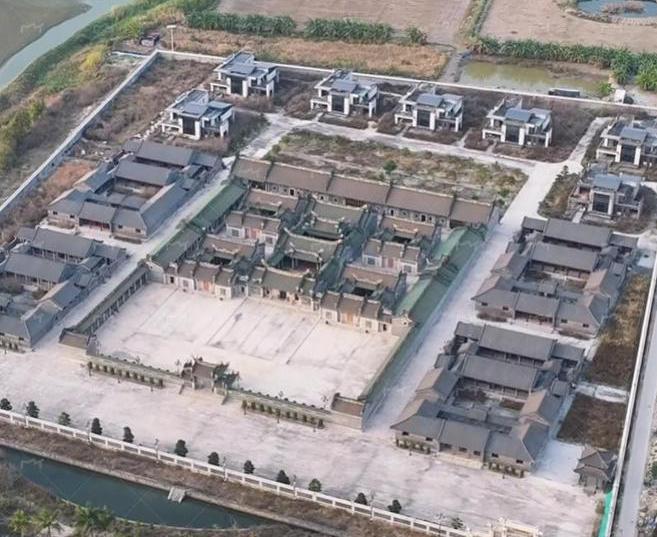 中国速度！不到一周违建英之园复绿还田从雄伟建筑到空留叹息(图12)