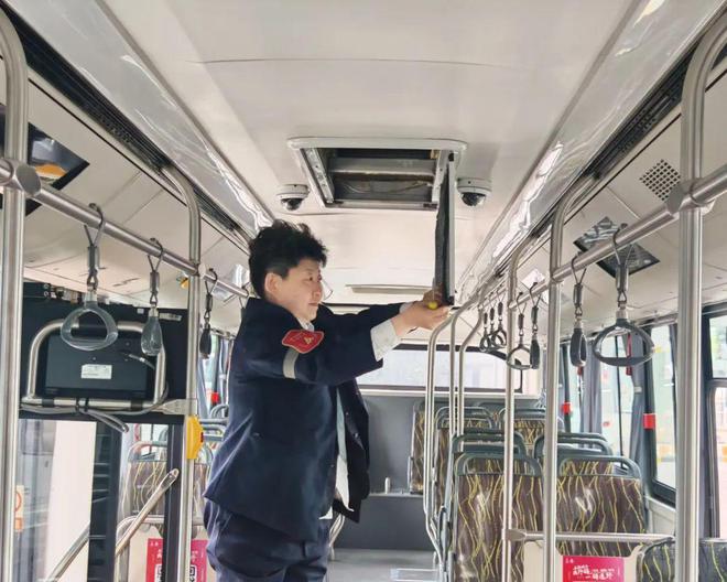 49路公交提前开启空调检修工作(图3)