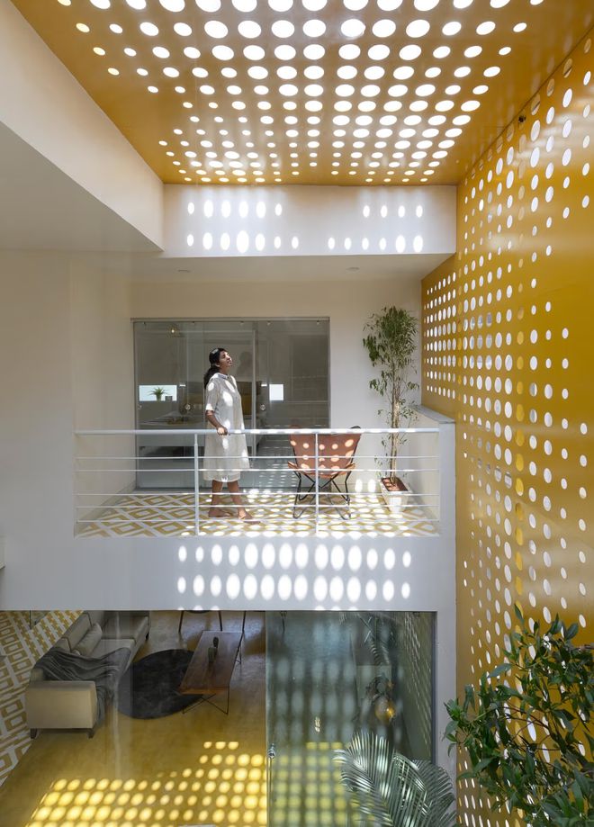 光影交错静谧生长自建花园住宅的空间诗意(图4)
