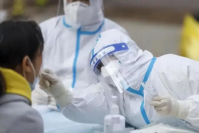 警惕！香港出现新冠最新病毒变异株！7天31人死亡正处爆发期(图1)